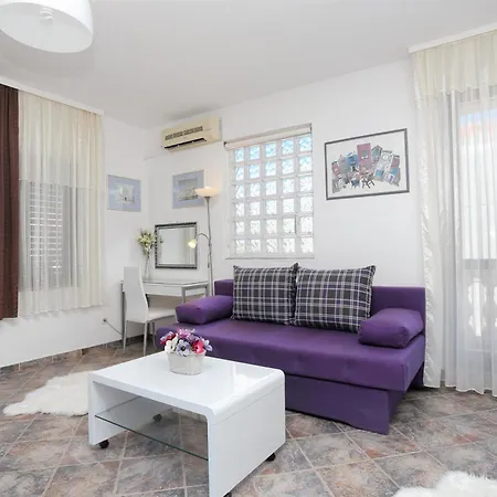 Apartment Apartments By The Sea Okrug Gornji, Ciovo - 8625