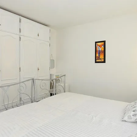 Apartments By The Sea Okrug Gornji, Ciovo - 8625